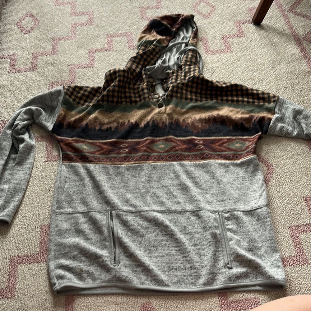 Pullover with buttons